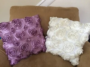 3D Flor Rosa Pétalo Satén Cuadrado Decorativo Cubierta Almohada Set Decoración Acento - Imagen 1 de 3