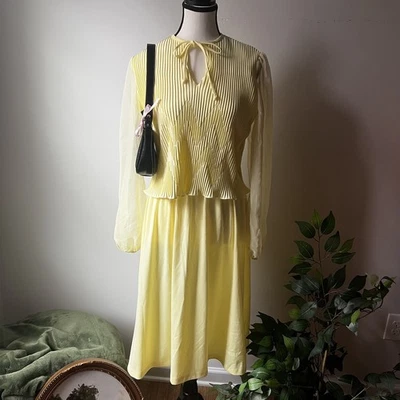 Vestido midi plisado amarillo vintage años 70 de gasa manga larga transparente hecho en EE. UU. Foto 1 de 4