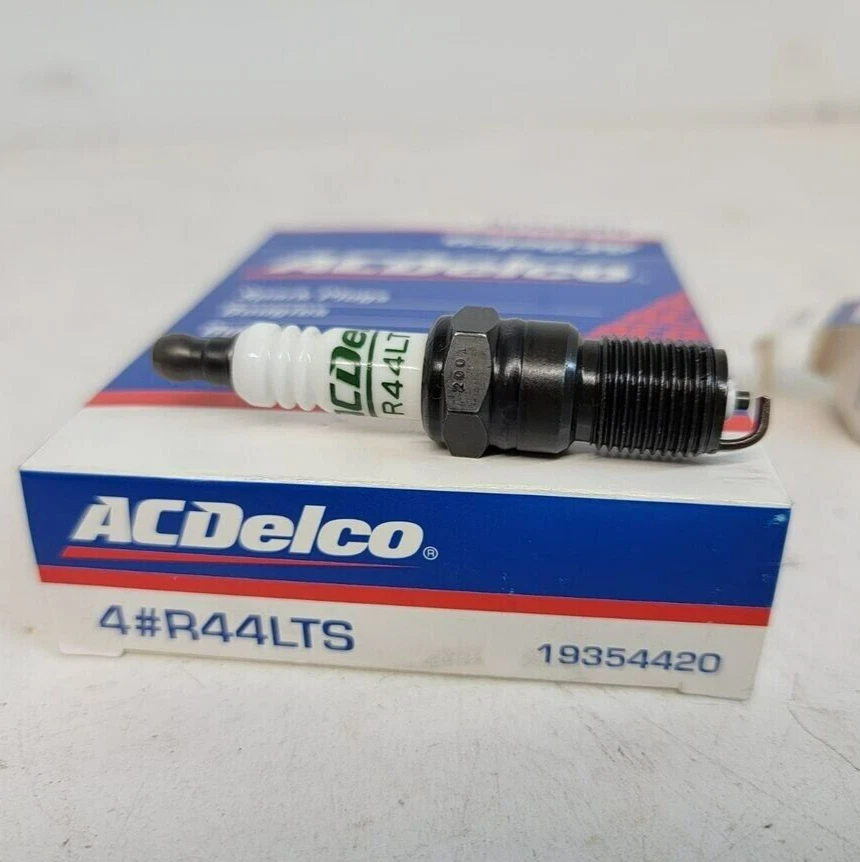 NUEVO GENUINO GM ACDelco Bujías R44LTS Juego De 4 Foto 1 de 1