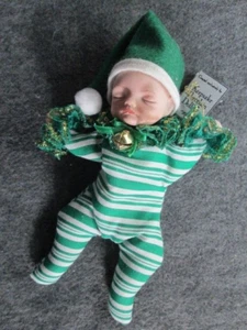 Sleeping Baby In Christmas Green, Keepsake Porcelain Doll, Virginia Shoup Artist - Picture 1 of 3