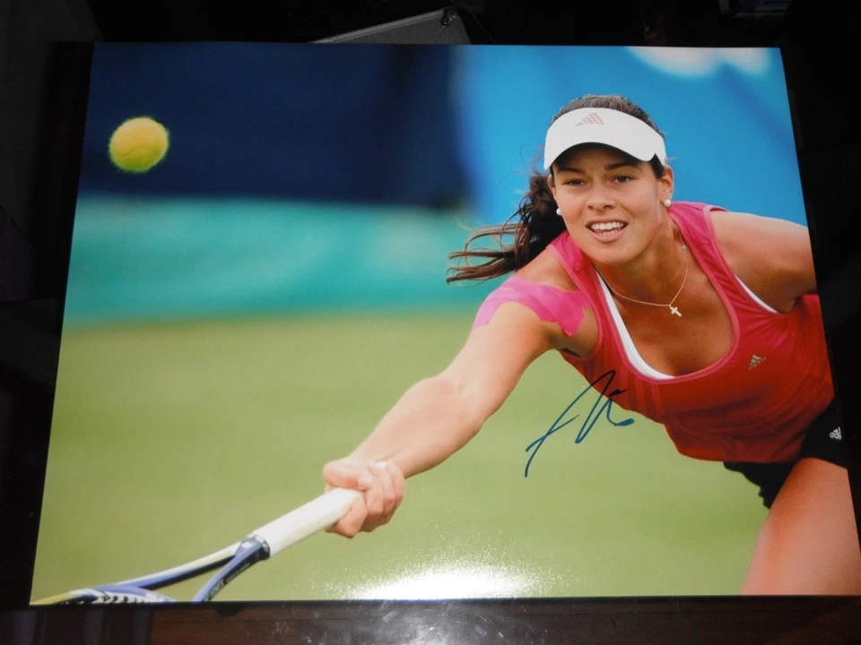 ПОДПИСАННЫЙ МЯЧ ANA IVANOVIC 11X14 - Изображение 1 из 1