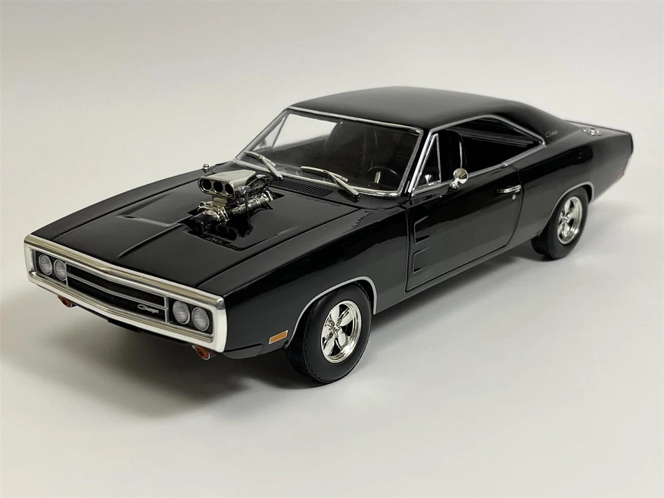 1970 Dodge Charger Blown Engine Black 1:18 Greenlight Artisan Collection 19122 - Image 1 of 4