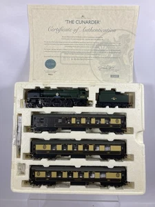 Hornby R2886 The Cunarder Train Pack c/w BR 4-6-2 Battle of Britain 213 Squadron - Picture 1 of 24