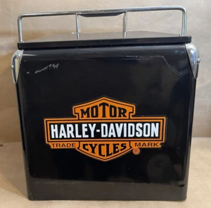 Harley-Davison Cooler Box Negro Retro-Metal con Abridor de Botellas - Imagen 1 de 17