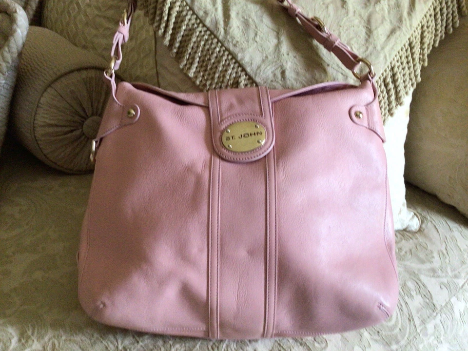 Bolso de Mano de Diseñador ST JOHN KNITS VINTAGE Cuero Genuino Rosa con Detalles Tono Dorado Foto 1 de 4