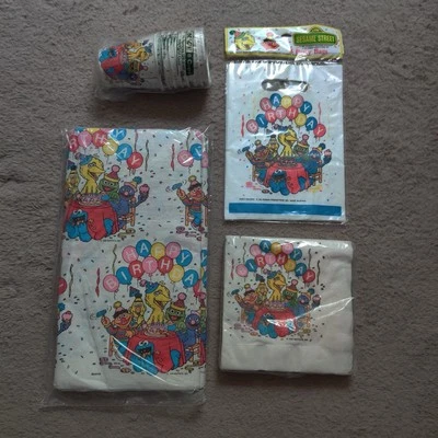 Vtg Sesame Street Party Supplies 1990 Big Bird Cookie Monster Bert Ernie Grover - Image 1 of 4
