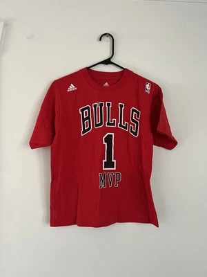 Camiseta Adidas Chicago Bulls Rosa #1 MVP NBA Manga Corta Para Hombre Pequeña Roja Foto 1 de 3