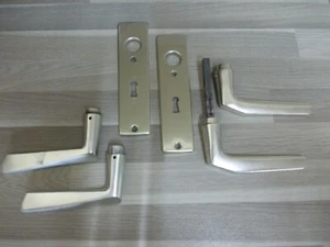 Alte Türgarnitur Bauhaus Art Déco Aluminium Tür Garnitur mit 2 Stel Griffen - Bild 1 von 4