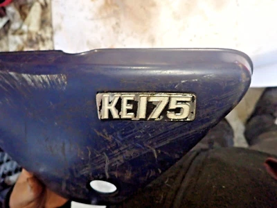 Cubierta lateral derecha Kawasaki KE 175 Foto 1 de 4