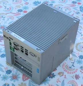 Advantech UNO-3074 -BTO Ordinateur d'automatisation industriel. UNO-3074A-A33E - Imagen 1 de 11