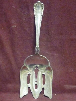 HORQUILLA DE SERVIR Winthrop Silverplate Gorham 1896 9 1/4" monograma MV Foto 1 de 4