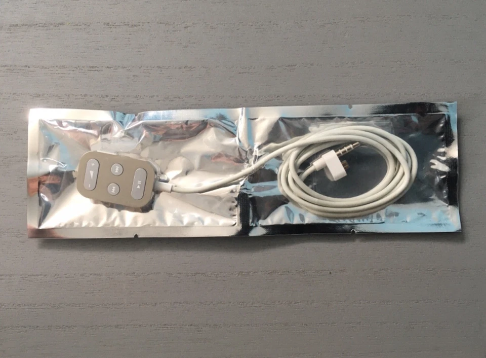 Apple iPod Classic 3rd/4th Gen Remote ref.0589/640/707/8/356 - Image 1 of 3