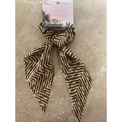 Acessório de cabelo Scunci Good Vibes Scrunchie estampa onda marrom 34762 - Imagem 1 de 4