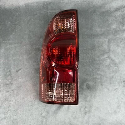 Задний фонарь в сборе левый задний 05–08 Toyota Tacoma со стороны водителя TY500663A1L - Изображение 1 из 4
