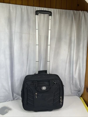 Maletín de viaje negro con ruedas para computadora portátil Ogio 17"x15"x7" Foto 1 de 4