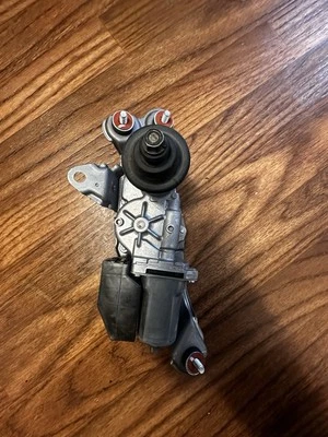 2011-2020 TOYOTA SIENNA REAR LIFTGATE TRUNK WINDOW WIPER MOTOR 85130-08010 DENSO - Image 1 of 3