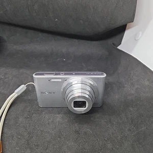 Cámara digital Sony Cybershot DSC-W830 20,1 MP, lente Zeiss plateada - sin cargador #2 - Imagen 1 de 5