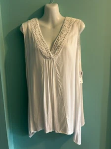 Top smanicato Avenue bianco con scollo a V impreziosito in pizzo nuovo con etichetta taglia 14/16 - Foto 1 di 3