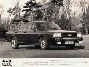 Audi 100 GLS Saloon 1976-77 Original UK Market Press Photograph - Picture 1 of 1