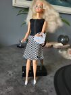 Ubrania Barbie vintage lata 60. czarno-białe w kratkę z darmową lalką + torba 