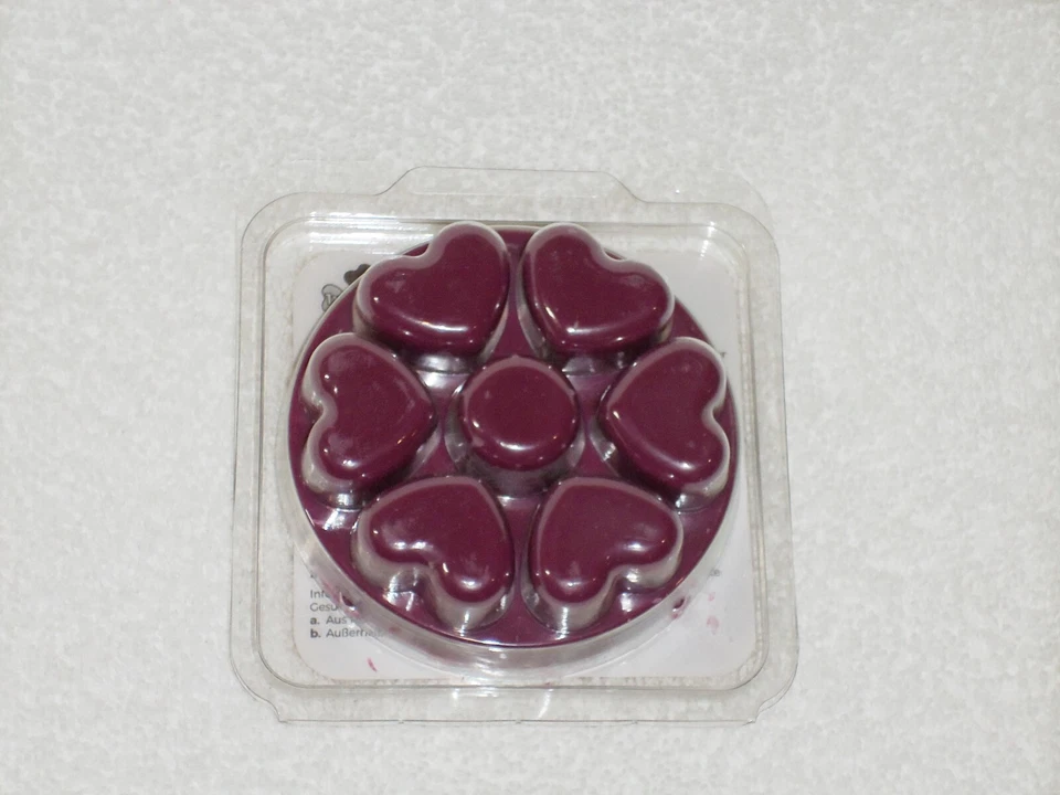 Partylite Black Forest Fruit Scent Plus Heart Melts 6 pc -- NIB - Photo 1/1