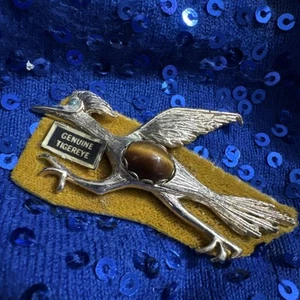 A VINTAGE ROAD RUNNER BROCHURE REAL TIGER EYE SET IN GOLD TONE DARLING - Picture 1 of 1