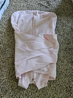 Saco de dormir rosa Swaddler Halo algodón recién nacido.      (bxC) Foto 1 de 3
