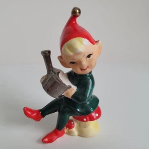 Lefton verde rosso pixie elfo seduto su fungo figura ceramica vintage descrizione! - Foto 1 di 14