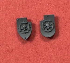 Nuevo Space Marine Assault Terminators 2 X PAULDRON CRUX SHIELDS - Bits 40K - Imagen 1 de 1