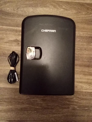 Mini refrigerador portátil Chefman de 6 latas - refrigerador o calentador negro caliente o frío  Foto 1 de 3