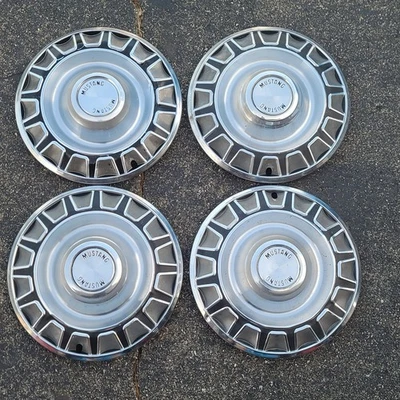Tapacubos Ford Mustang 1970 cubierta de rueda 14" OEM USADO CONJUNTO 4 Foto 1 de 4