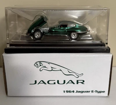 Carro Hot Wheels 1964 Jaguar E-Type 1/64 - Verde (HGK82) - Imagem 1 de 2