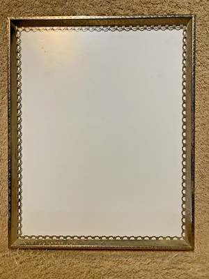 Marco de fotos de metal vintage tono dorado festoneado ornamentado MCM foto 8 x 10 #1 Foto 1 de 4