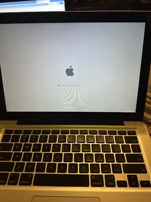 MacBook Pro 13.3 2008 2.4GHz Core 2 Duo 8GB RAM 500GB HDD MacOS El Capitan Foto 1 de 3