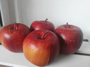 4 Äpfel Dunkelrot Matt 6cm Atrappen Dekoration Kunstobst Dekofrüchte Rot - Bild 1 von 5