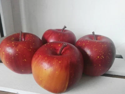 4 Äpfel Dunkelrot Matt 6cm Atrappen Dekoration Kunstobst Dekofrüchte Rot - Bild 1 von 4