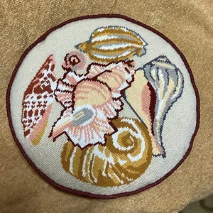 Vtg Needlepoint Tapestry Seashells Ocean Round 13"Pillow Nice Grannycottagecore - Picture 1 of 7