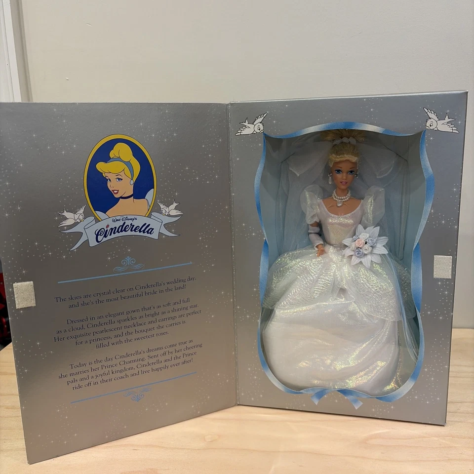 Barbie Cenicienta Boda Disney 1995 45 Aniversario Foto 1 de 4