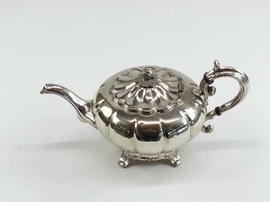 Tetera vintage de metal plateado - Imagen 1 de 12