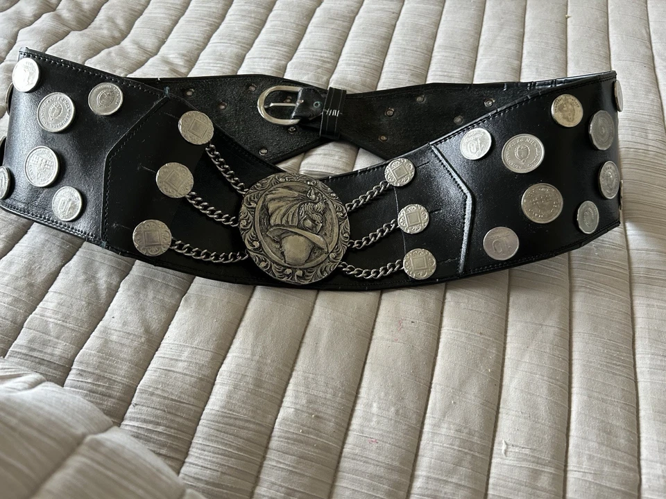 "Cinturón gaucho argentino vintage de cuero negro con detalles metálicos monedas 42""-44""" Foto 1 de 4