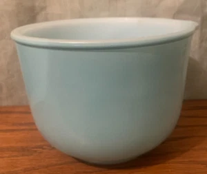 Vintage Sunbeam Glassbake Glass Mixing Bowl with Spout - Picture 1 of 3