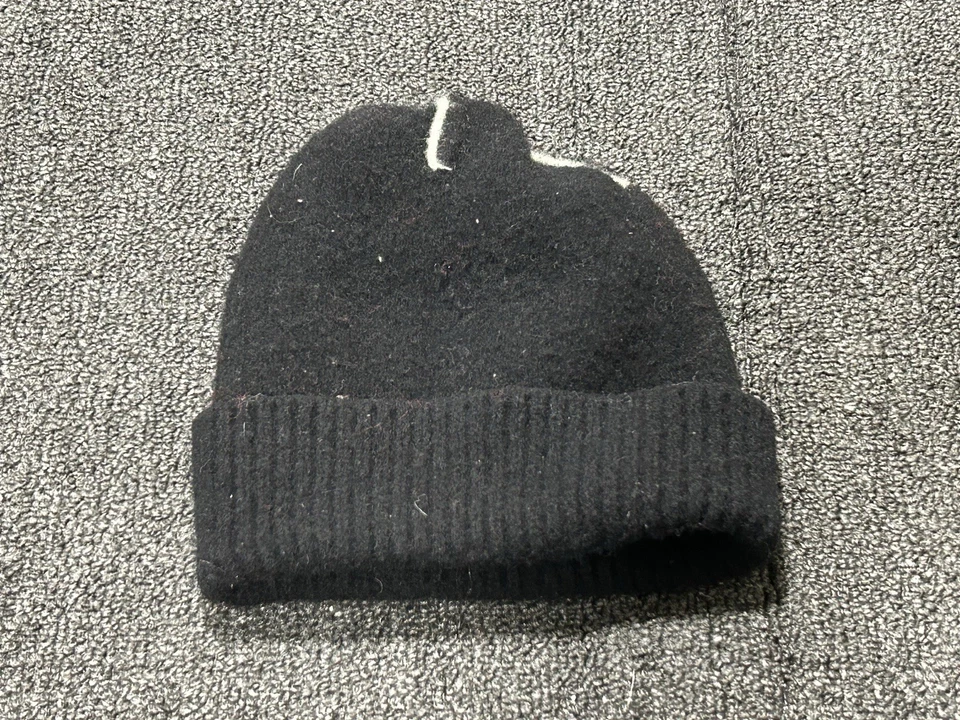 Sombrero de invierno de lana de cordero negro J Crew con detalle verde azulado puntada superior talla única Foto 1 de 4