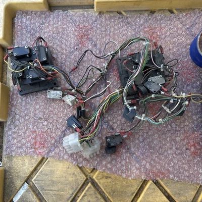 Lote desconhecido de chicote de fios Atari com peças jogo de arcade parte C51 - Imagem 1 de 4