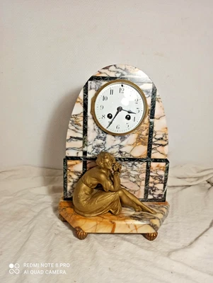 Pendule  art deco marbre personnage regule peint en dore fonctionne sonne - Photo 1/4