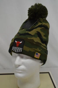 NUOVO Ultra Game Chicago Bulls mimetico/bandiera foderato in pile pom Beanie - Foto 1 di 5
