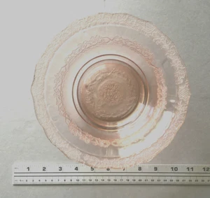 Pink Depression glass serving bowl, floral pattern - Picture 1 of 4