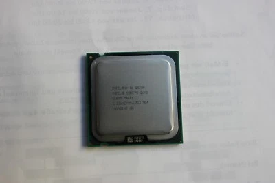 Intel Core 2 Quad Q8200 4x 2.33GHz Sockel 775  - Bild 1 von 4