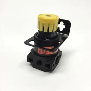Parker P3A-RN92YBN Mini Air Pressure Regulator 1-15psi Setting, 150psi, 1/4" NPT - Picture 1 of 4