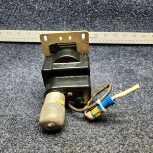 1-52C373-6-523 | Mooney M20J | EDO-AIRE TRIM SERVO ASSEMBLY - Picture 1 of 9