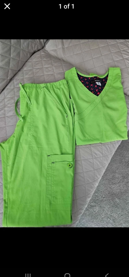 Green Scrub Set with V-Neck Top and Cargo Pants - Image 1 of 1